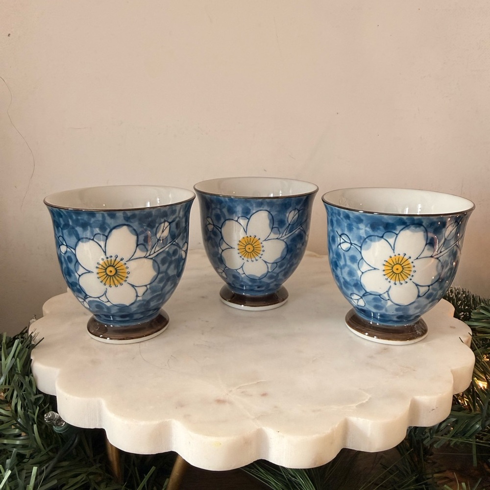 Blue & White Floral Sake Cups – Set of 3)